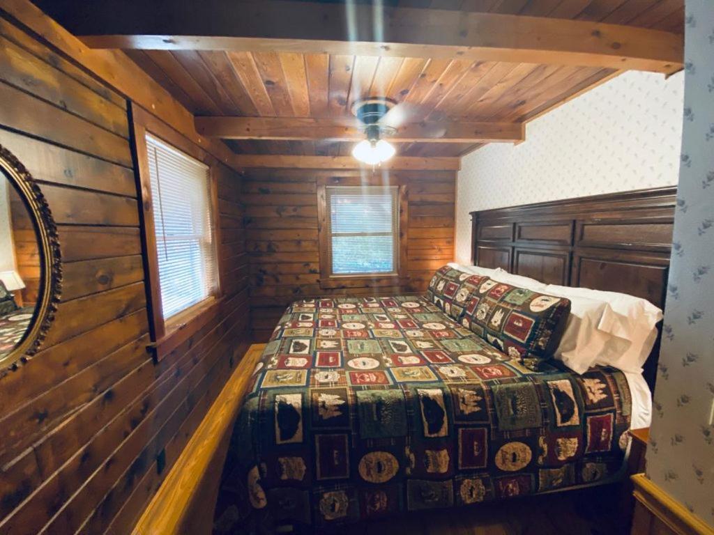Cozy Cabin At Bear Mountain Log Cabins Eureka Springs Dış mekan fotoğraf