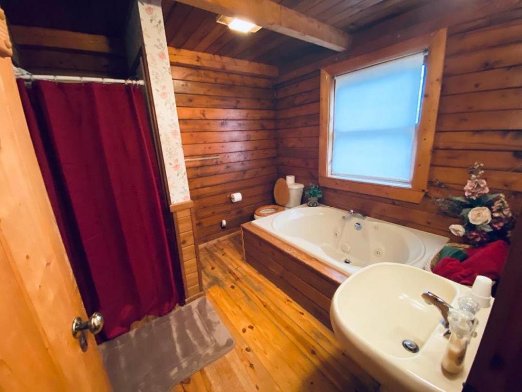 Cozy Cabin At Bear Mountain Log Cabins Eureka Springs Dış mekan fotoğraf
