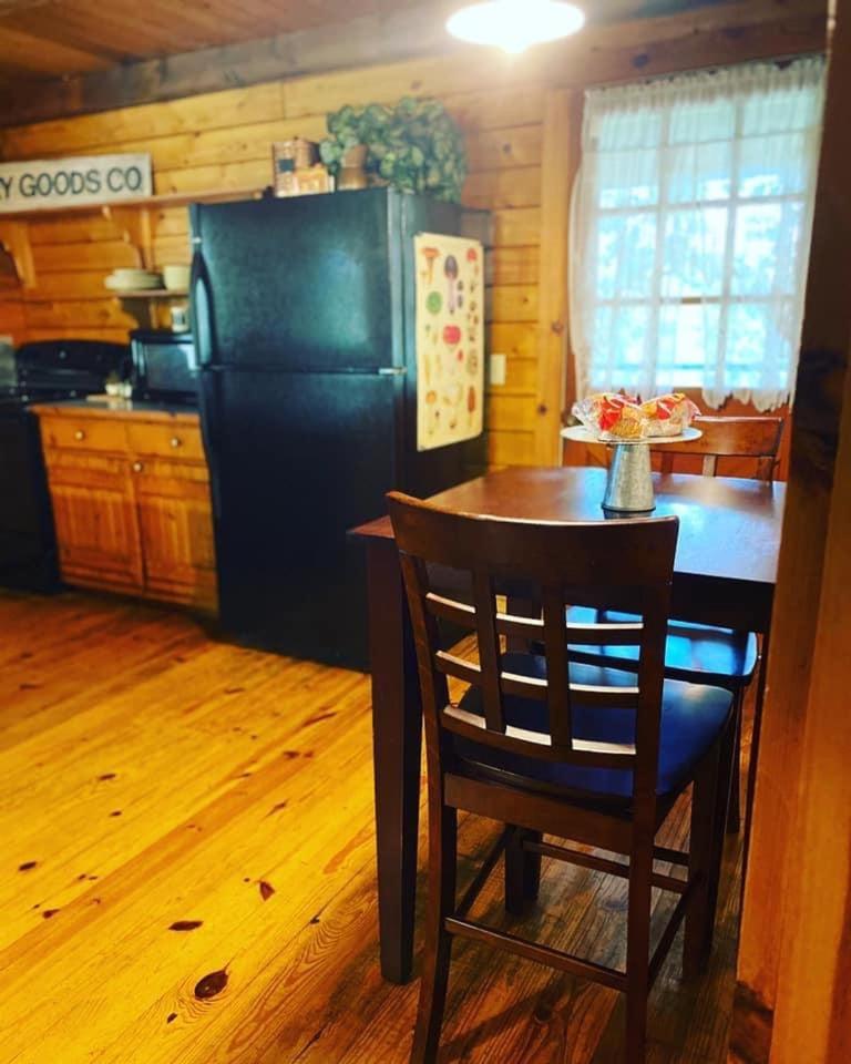 Cozy Cabin At Bear Mountain Log Cabins Eureka Springs Dış mekan fotoğraf